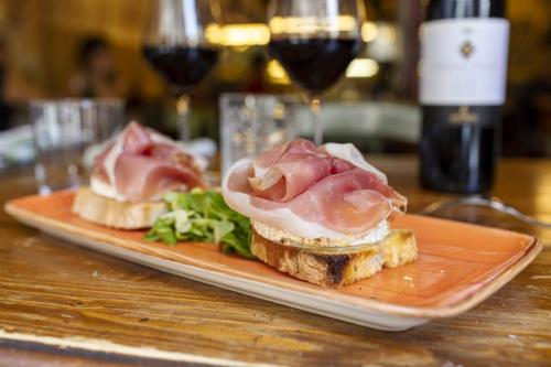 osteriacipollarossa.com